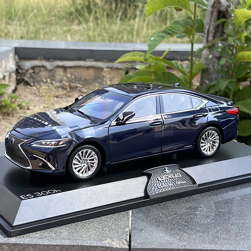 1:18 Diecast LEXUS ES300H Alloy Car Model Simulation