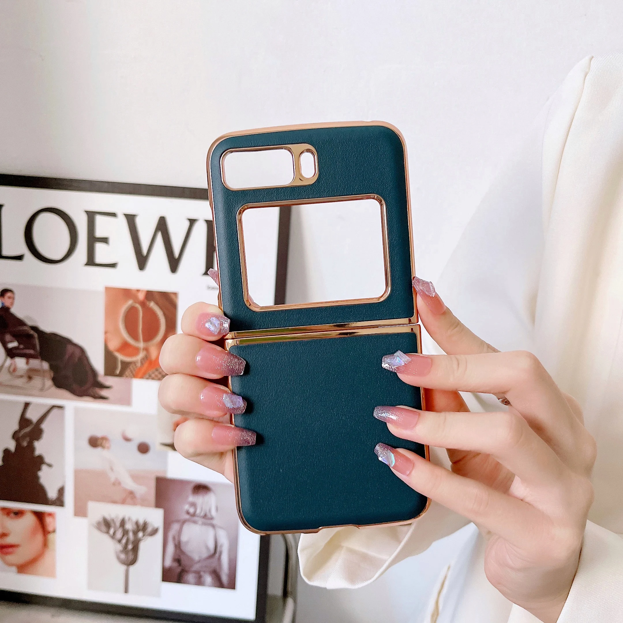 Retro Genuine Cowhide Leather Phone Case for MOTOROLA MOTO RAZR 2022 Luxury Vintage Classic Electroplated Glossy Armor Cover