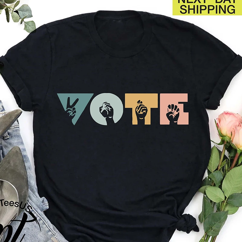 

Футболка женская хлопковая с принтом «Vote» и круглым вырезом