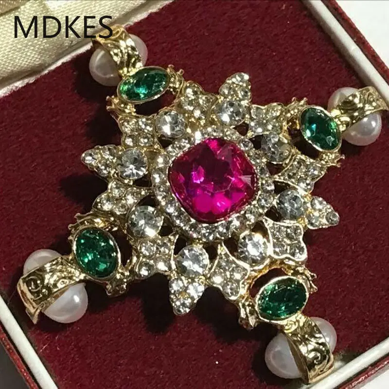 

Vintage Exquisite Alloy Accessories Corsage Female Baroque Women's Temperament Resin Gemstone Clothing Accessories Brooch