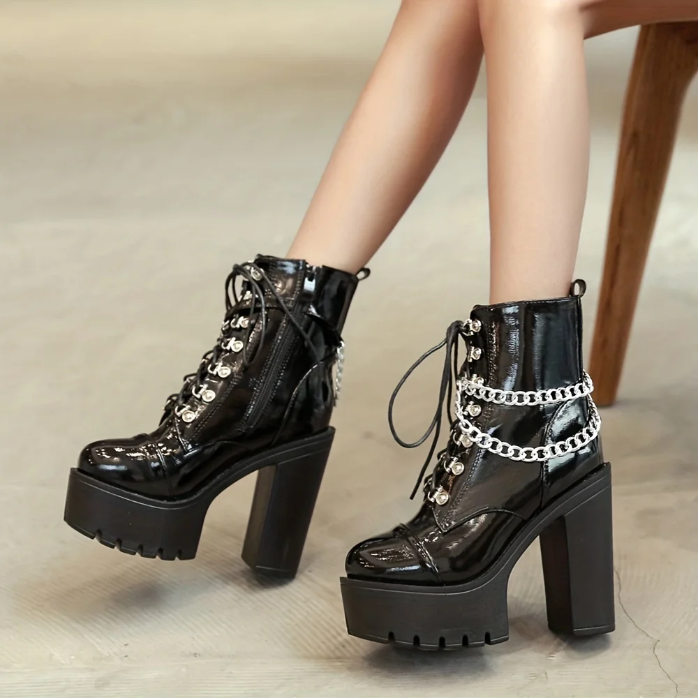 

Женские черные готические ботильоны на высоком каблуке, привлекательные ботинки из лакированной кожи на платформе в стиле панк с цепочкой, крутые мотоциклетные ботинки на шнуровке