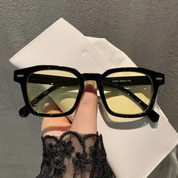 Unisex Vintage Cat Eye Sunglasses - Retro Fashion Design with UV400 Protection (Black - Yellow)