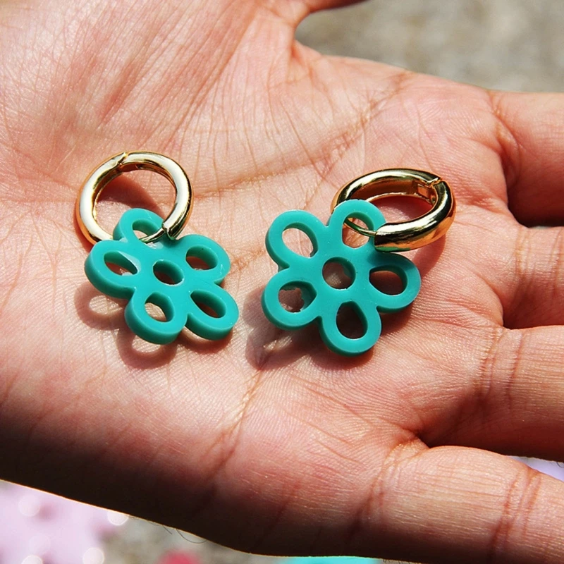 DIY Lovely Floral Pendant Silicone Mold with Hole Jewelry Keychain Necklace Earrings Flower Shape Charms Epoxy Resin Mould