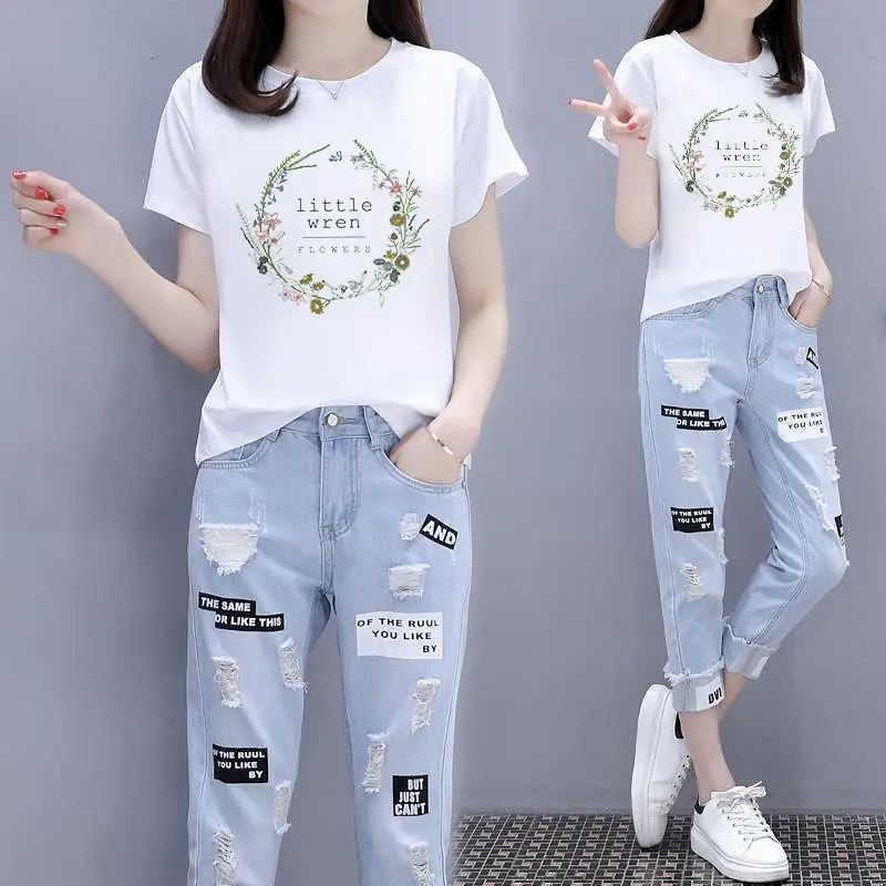 Spring/Summer 2024 New Korean Printed Short Sleeved T-shirt+distressed Cropped Jeans Age Reducing Two-piece Set