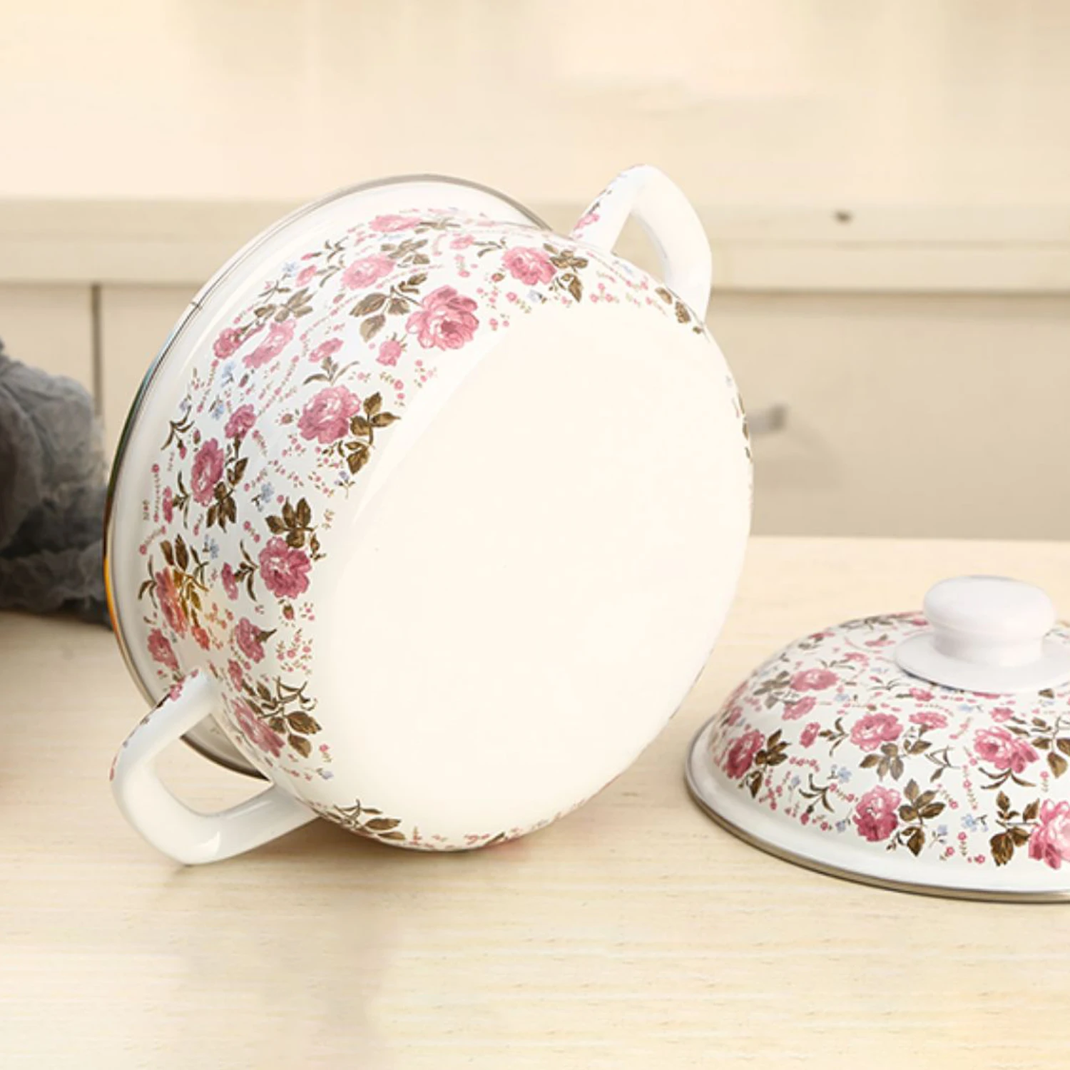 إناء الطعام المميز الذي يجمل مائدتك