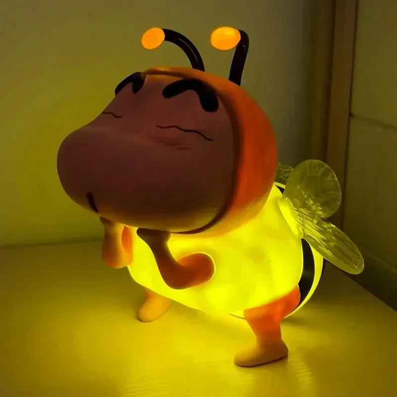 

Аниме-фигурка Crayon Shin Chan 22 см, косплей пчелы 1:1 Shin-Chan со светильник, большая экшн-фигурка, коллекционные модели, Подарочная игрушка