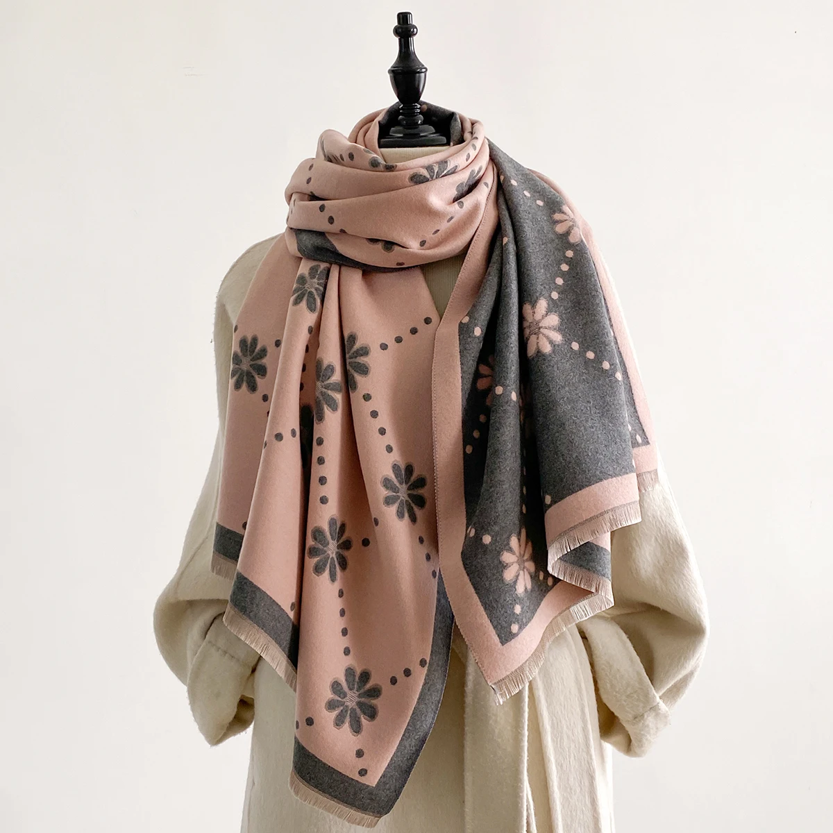 New Brand Elegance Daisy Print Scarf Soft Warm Fringe Pashmina Shawl Autumn and Winter Outdoor Coldproof Windproof Blanket 2025