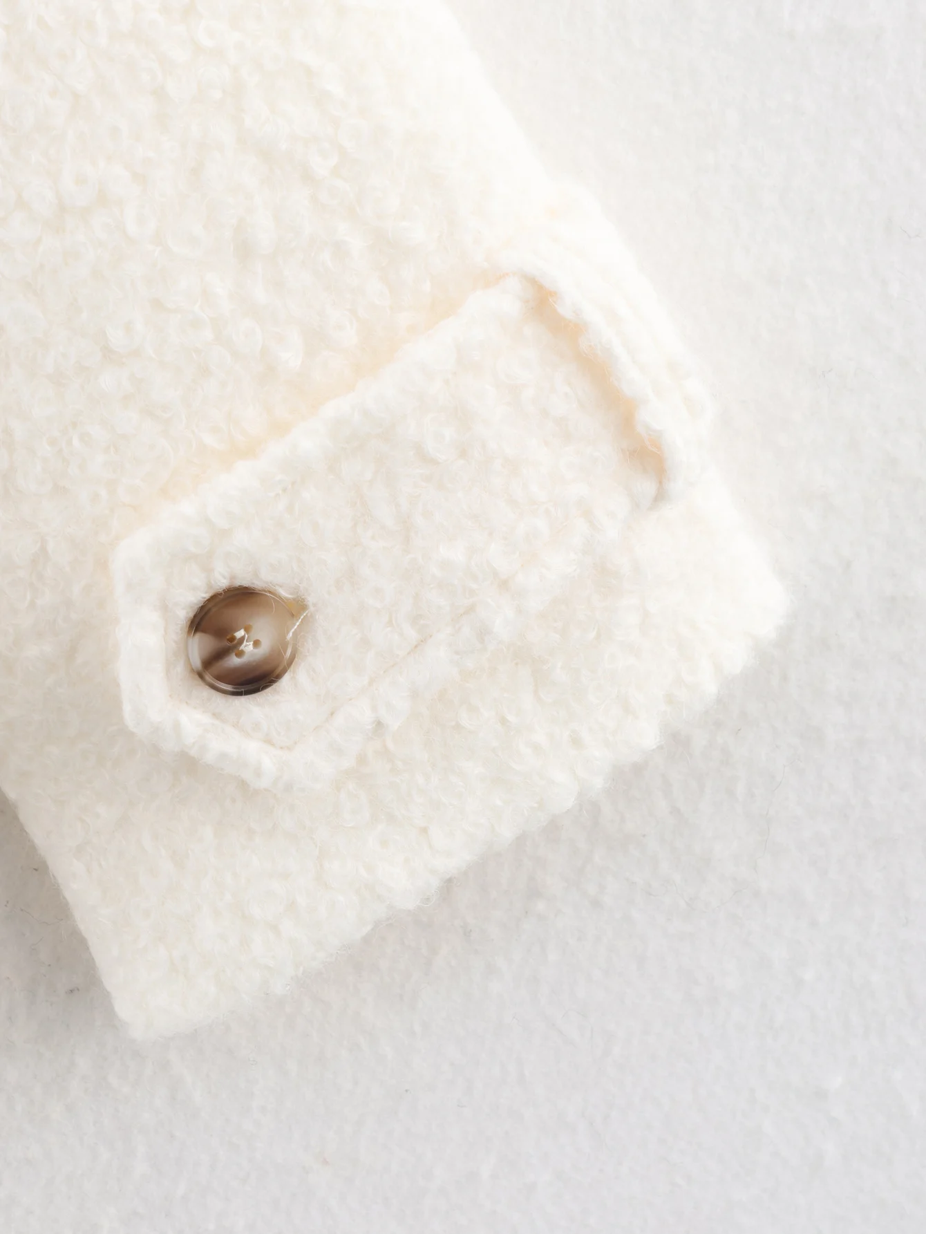 Women's Fashio Short Loop Pile Woolen Coat Autumn Winter Female Double-Breasted Turn-Down Collar Commuter Outwear Beige Jacket