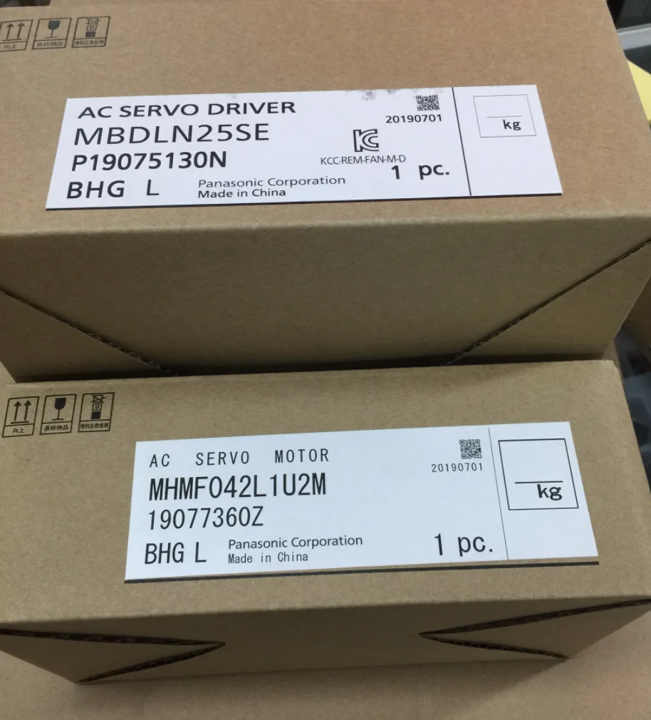 

1pc AC Servo Motor MSMF042L1U2M New In Box One Year Warranty