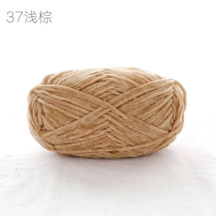 Pear Lustre Chenille Yarn - 148 Meters of Soft Pleuche Wool for Handcrafted Crochet Projects