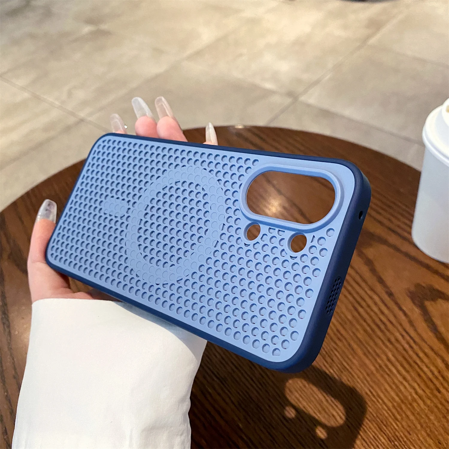 Breathable Matte Mesh Heat Dissipation Case - Clashing Colors