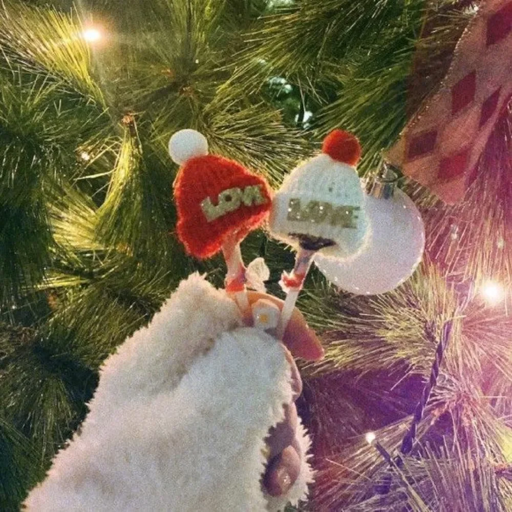 Festive Christmas Mini Knit Hats for Tree, Bouquets & DIY Accessories Perfect for Crafters
