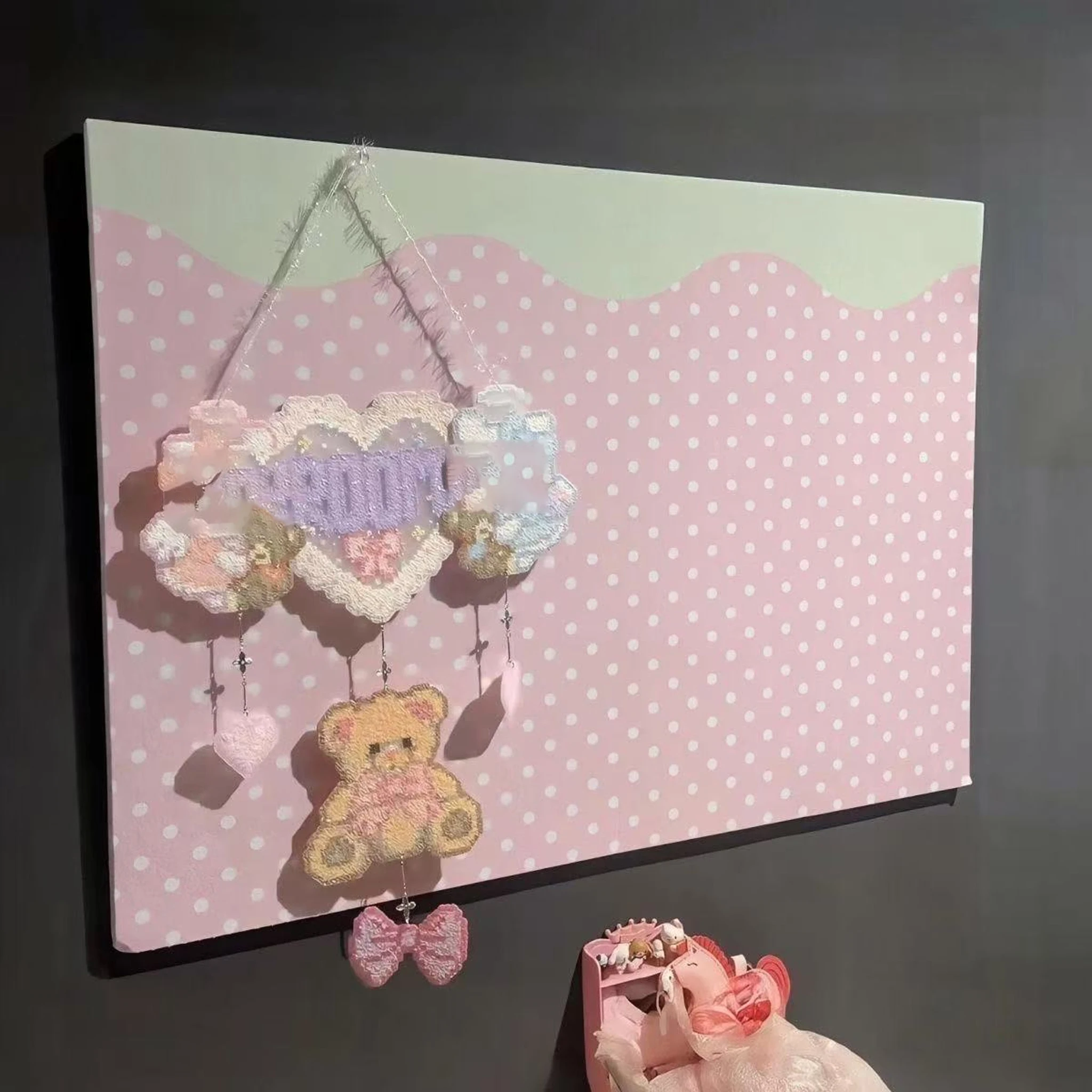 귀여운 물방울 무늬 펠트 보드 쥬얼리 벽걸이 진열대 셀프 접착식 무타공 기숙사 침실 쥬얼리 모자 장식 보드 선물