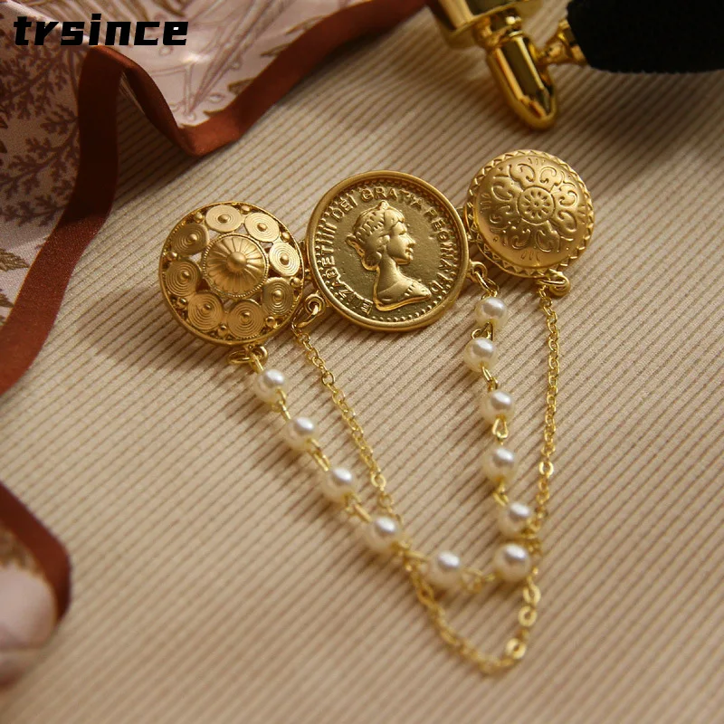 

Luxury Gold Color Coin Pearl Tassel Brooch French Retro Geometric Chain Tassel Brooches Trendy Design Accessories
