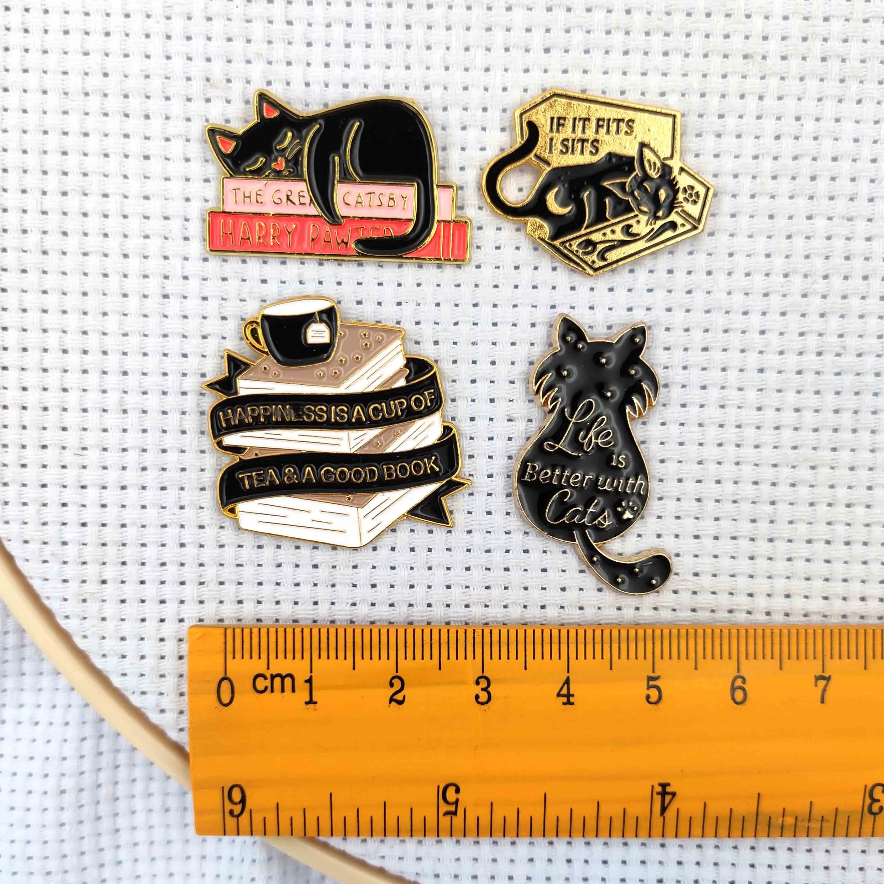 2pcs Needle Minder for Cross Stitch, Black Cat Needlepoint Magnets Needle  Keepers for Sewing Embroidery Cross Stitch and Needlework Accessories