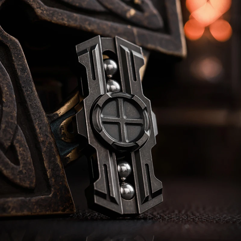 Mackie Warship spinner ハンドスピナー　フィジェット MACKIE, WARSHIP, Fidget Spinner
