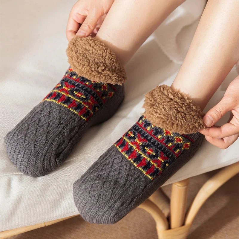 thumbnail image 3 of Calcetines térmicos para mujer, suaves y esponjosos, para dormir en invierno, cálidos, de felpa, antideslizantes, gruesos, suaves, cómodos, para hombre, 3 of 6
