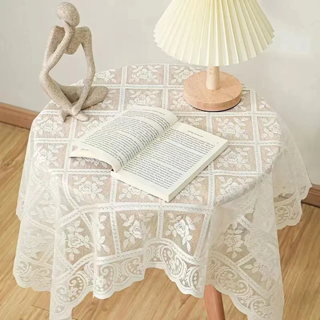 Une nappe en dentelle brodée antique - Nappe carrée en polyester avec processus de coupe de fleur élégante de couleur unie, 100% polyester 1