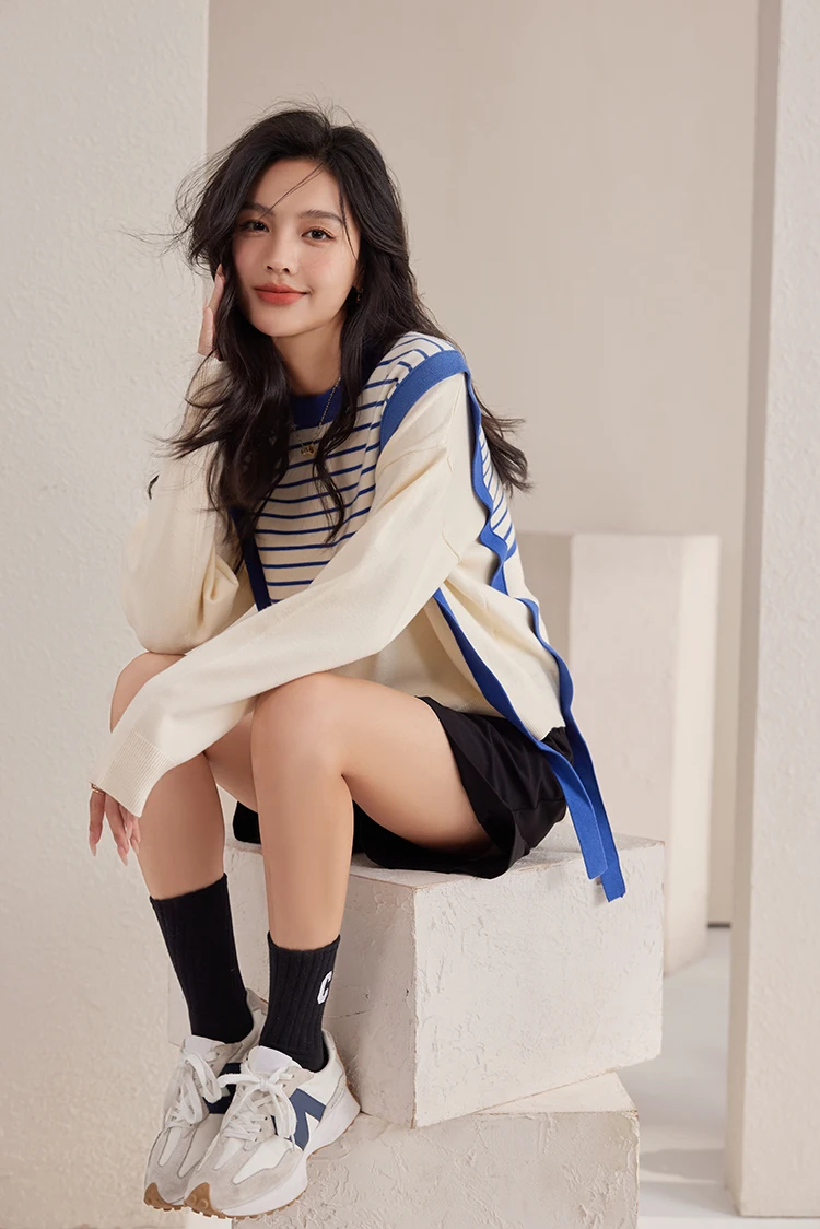 Description Picture 5 of itemH Han Queen Korean pullovers sweater female autumn winter chic stitching stripes knitwear lazy wind vintage tops Women sweaters