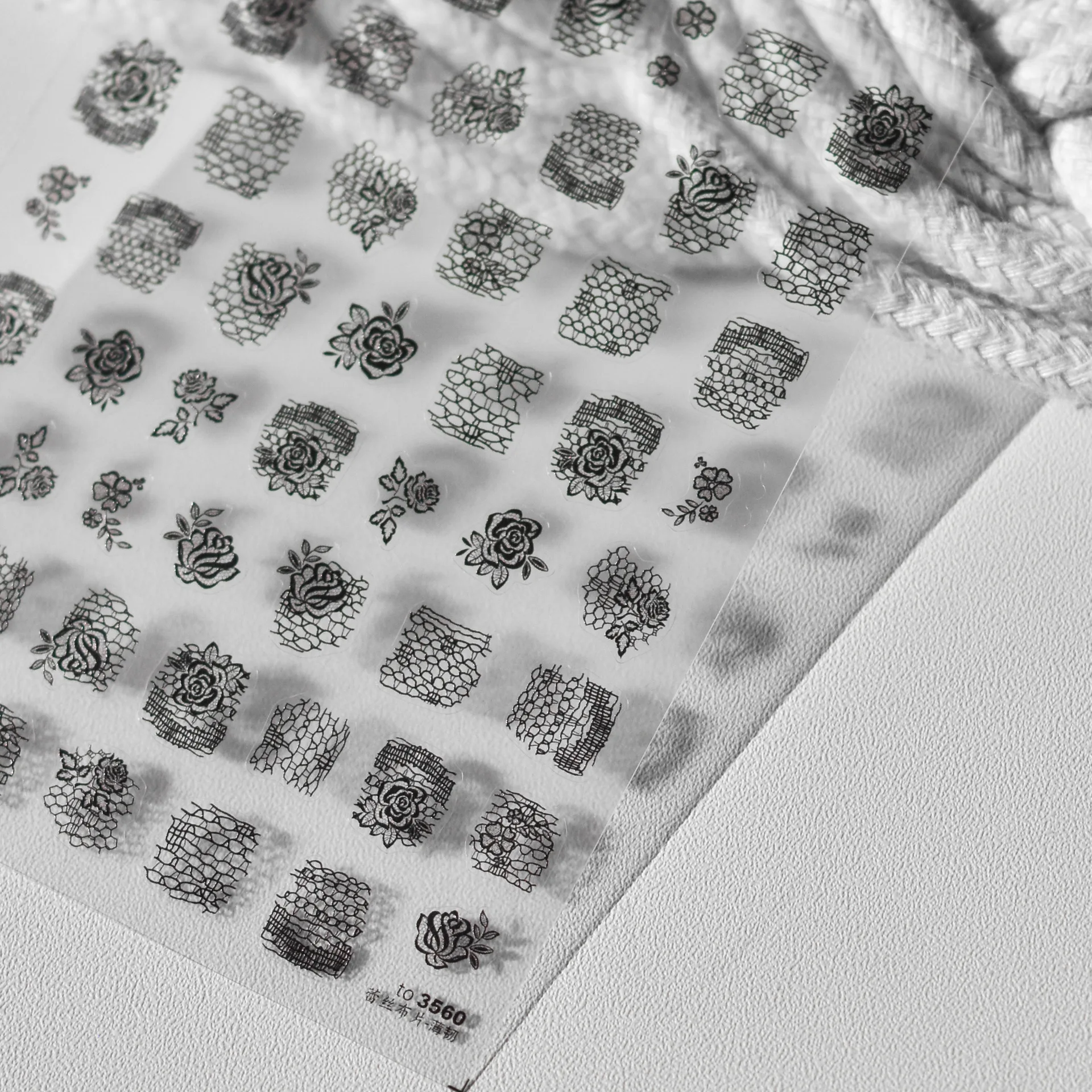 블랙 화이트 레이스 로즈 네일 디자인 스티커 3D 얇은 네일 장식 스티커 자체 접착 매니큐어 데칼 DIY 네일 액세서리