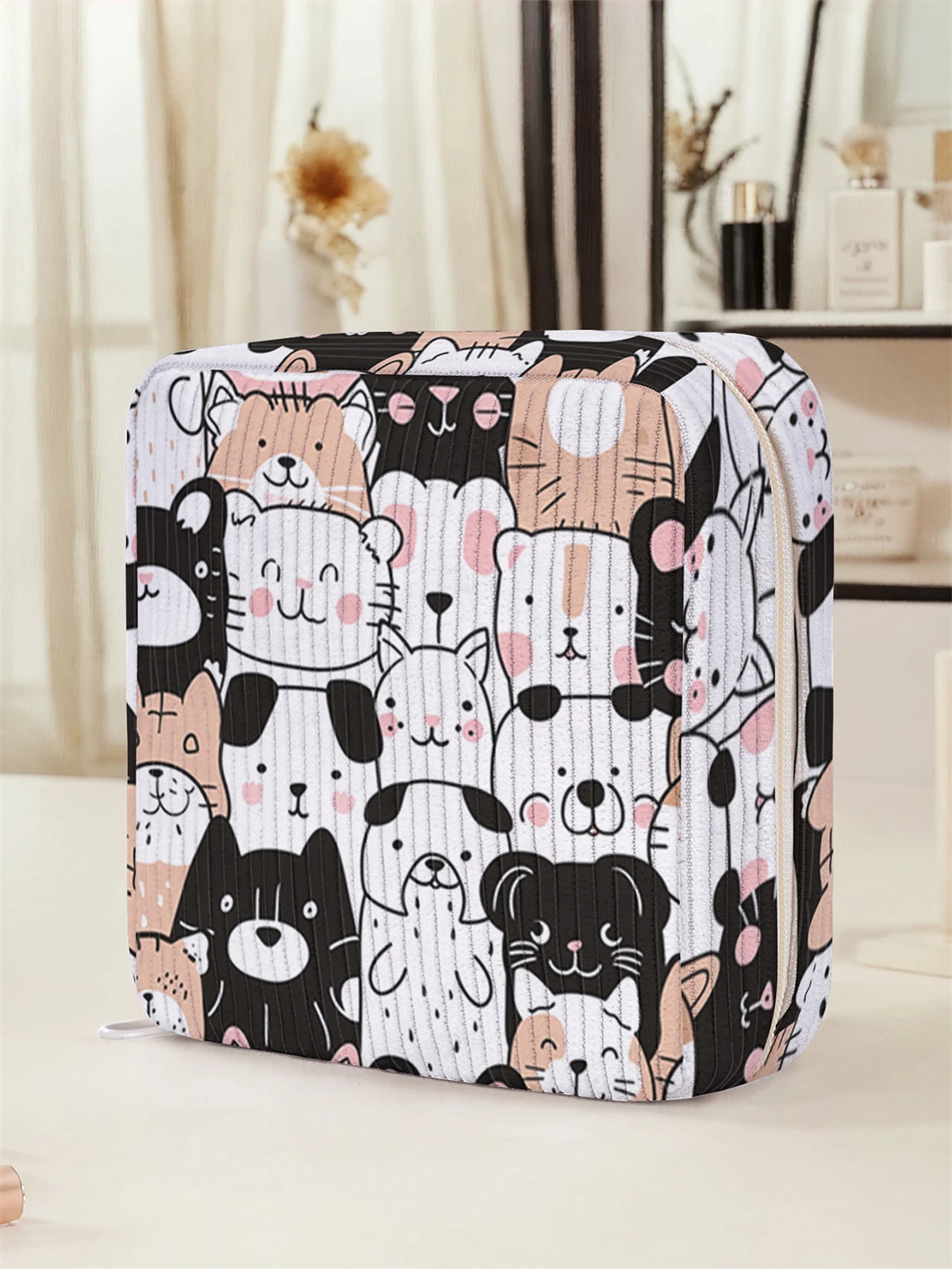 Cartoon dog pattern printed sanitary napkin storage bag, women's lightweight tissue bag, sanitary tissue bag