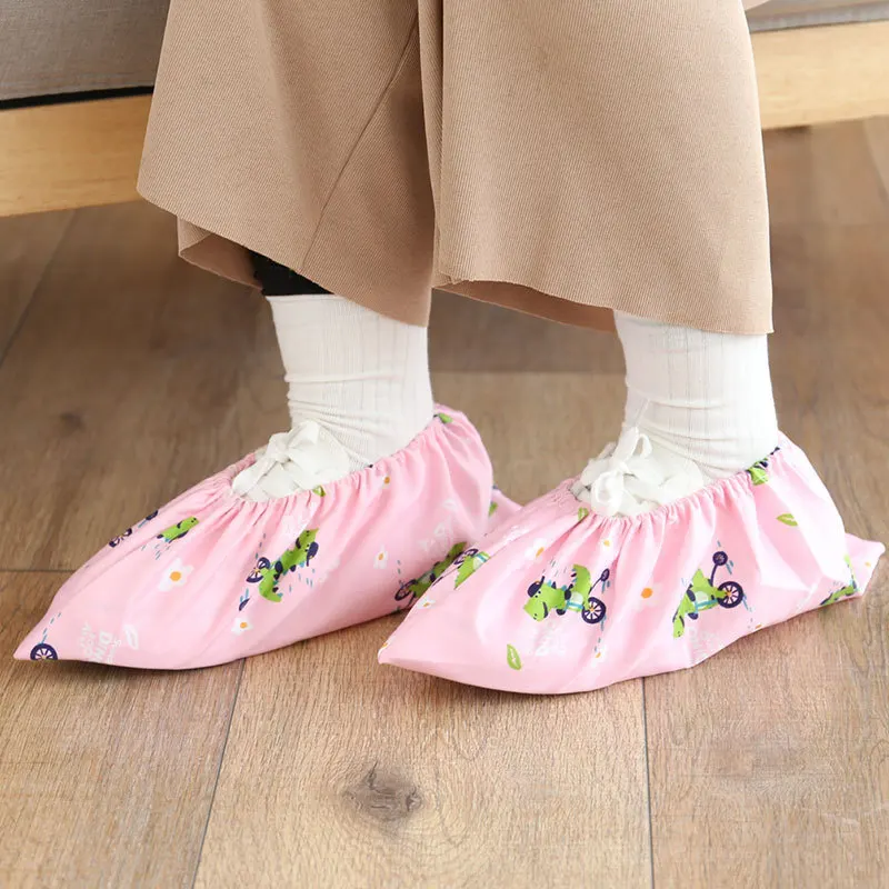 1Pair Cartoon Print Shoe Cover Thicken Reusable Elastic Dust Proof Feet Covers Reusable Indoor Antiskid Overshoes Men Women