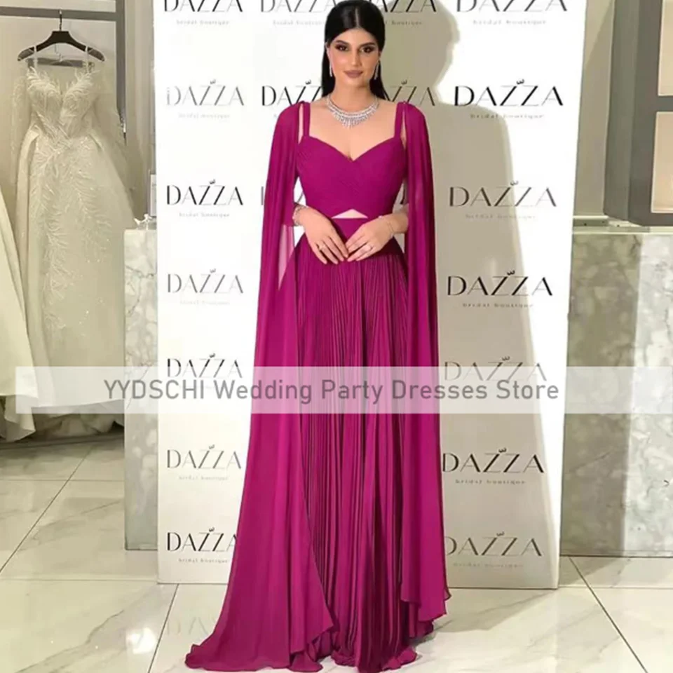 Женское платье на тонких бретельках