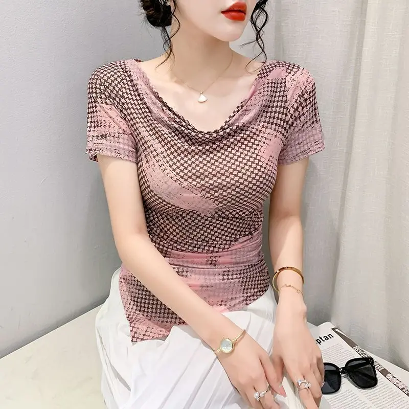 

Женская хлопковая футболка с коротким рукавом, V-образным вырезом и принтом