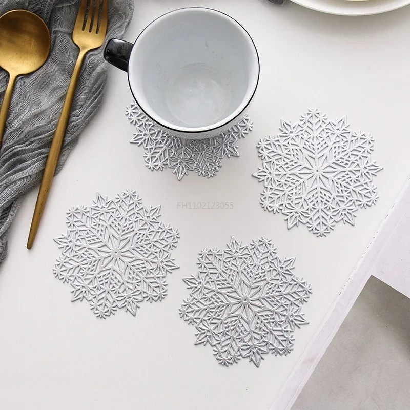 1PcHollow Creative Design Light Luxury Western Meal Mat Insulated Small Cup Mat PVC Christmas Snowflake Meal Mat Coffee Coasters