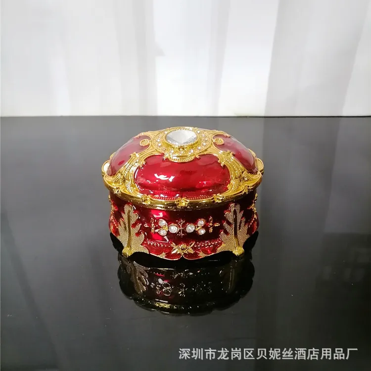 

European metal jewelry box Electroplated gold and silver storage box Zinc alloy oil painting heart-shaped jewelry box Oval jewel