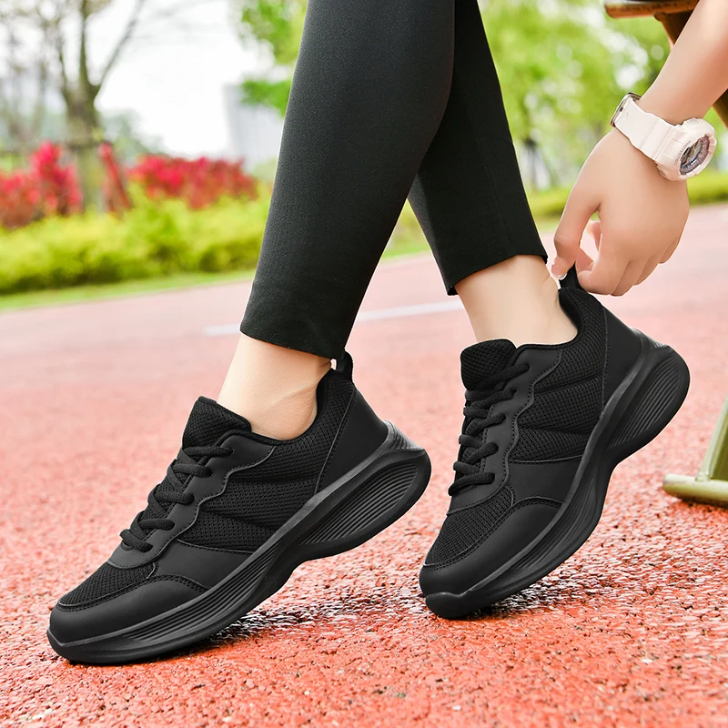 أحذية رياضية بسطح شبكي ، مانعة للانزلاق وتمتص الصد...