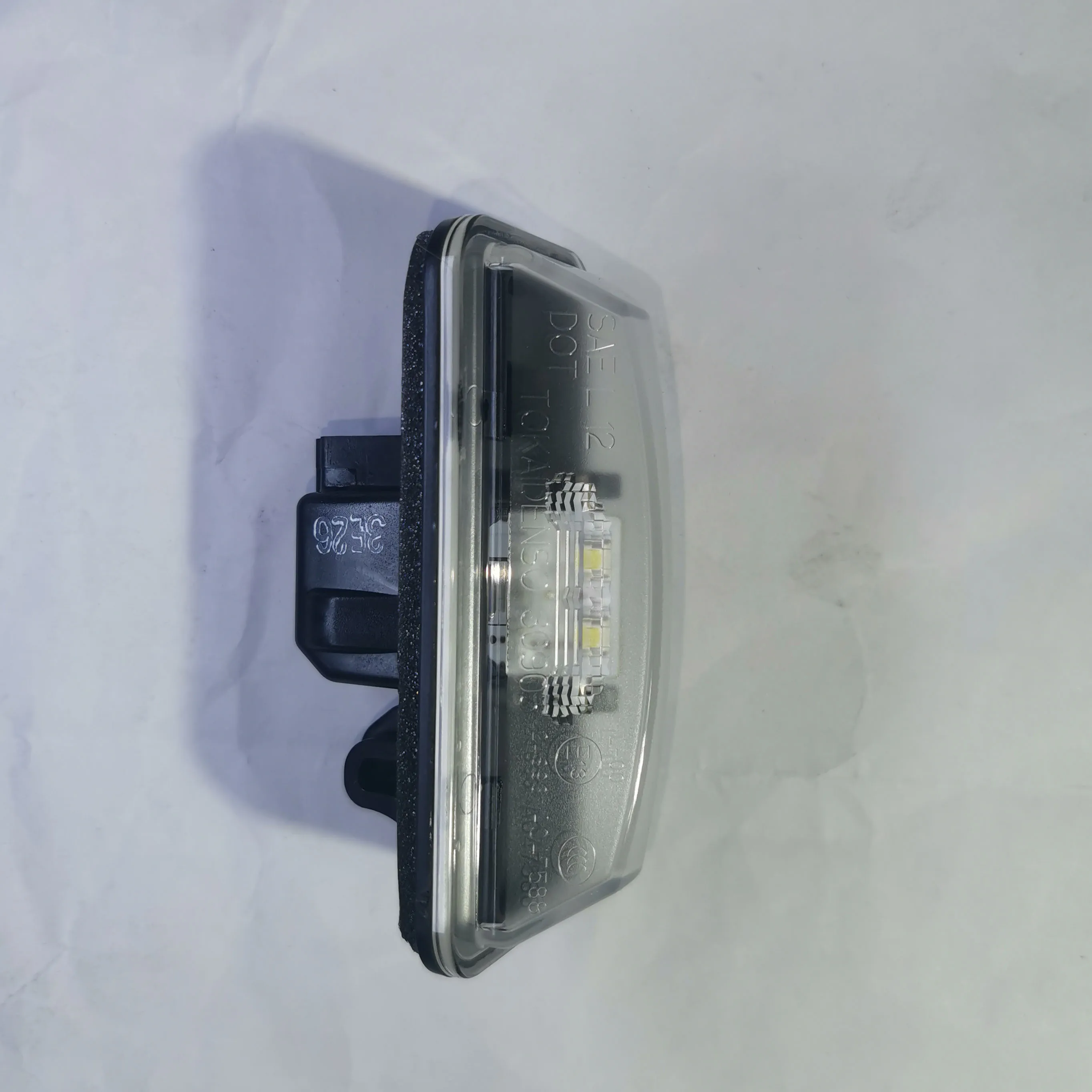

Car Rear license plate Lamp 84301SJ010 (left) &84301SJ000 (right) in original For Subaru Forester