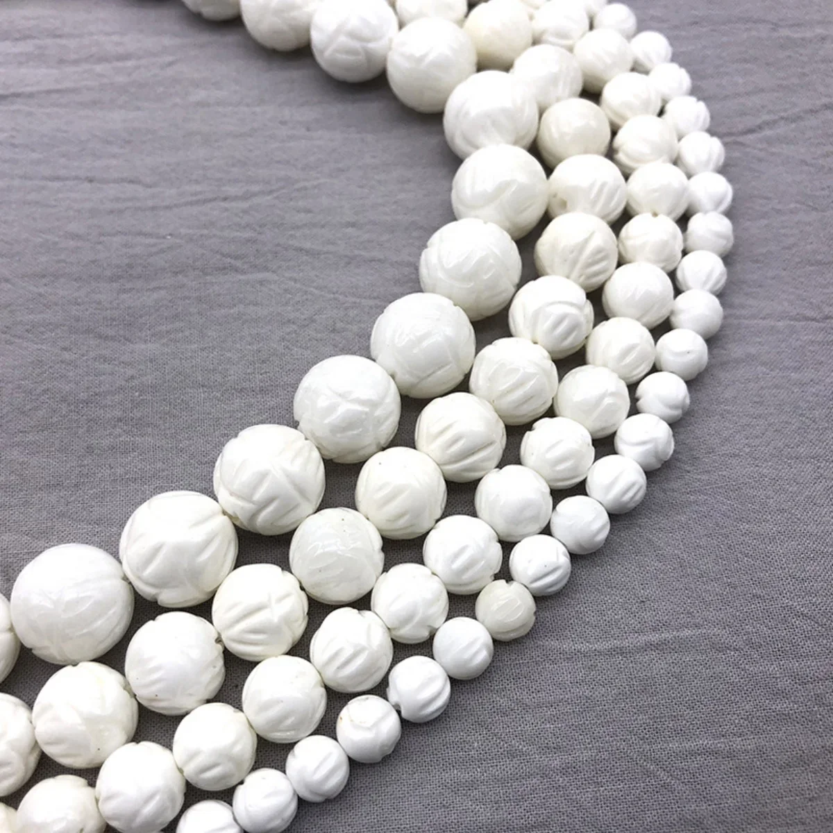 

6/8/10/12mm Round Carved White Lotus Flowers Natural Shells Loose Beads Women's Handmade DIY Semi-finished Chains Girl Necklaces