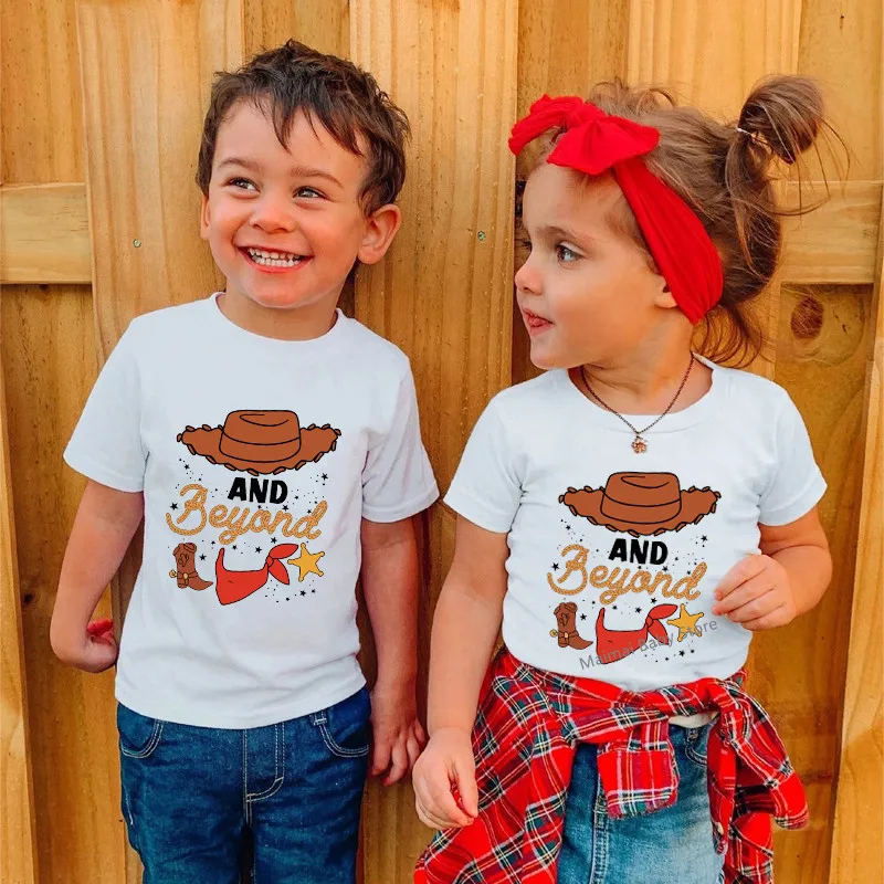thumbnail image 4 of Nuevas camisetas de Disney Toy Story To Infinity and Beyond, conjuntos familiares a juego, divertidas camisetas de algodón para papá, mamá y yo para viajes a Disneyland, 4 of 5