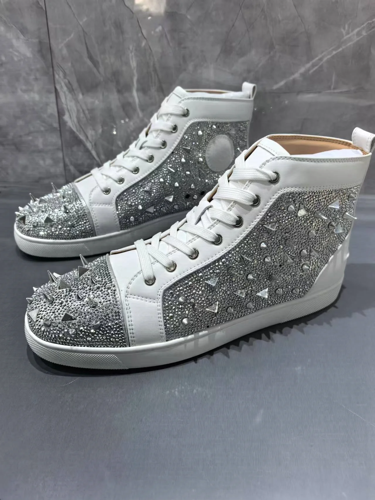 2025 New Silver Couples High Top Casual Shoes Round Toe Flat Strap Rivets Decorated Men's Women's Sports Shoe Women Single Shoes 2