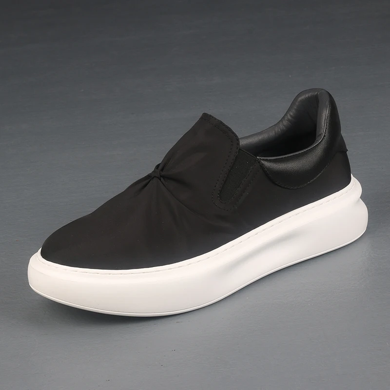 

New black men's canvas shoes, fashionable, versatile, lightweight, comfortable, thick soles, heightening, anti-slip, wearable,