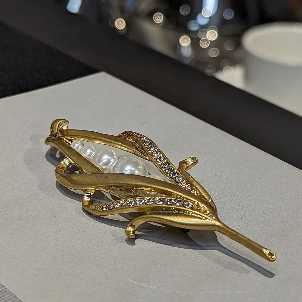 

Wheat Ear Leaf Flower Pearl brooch