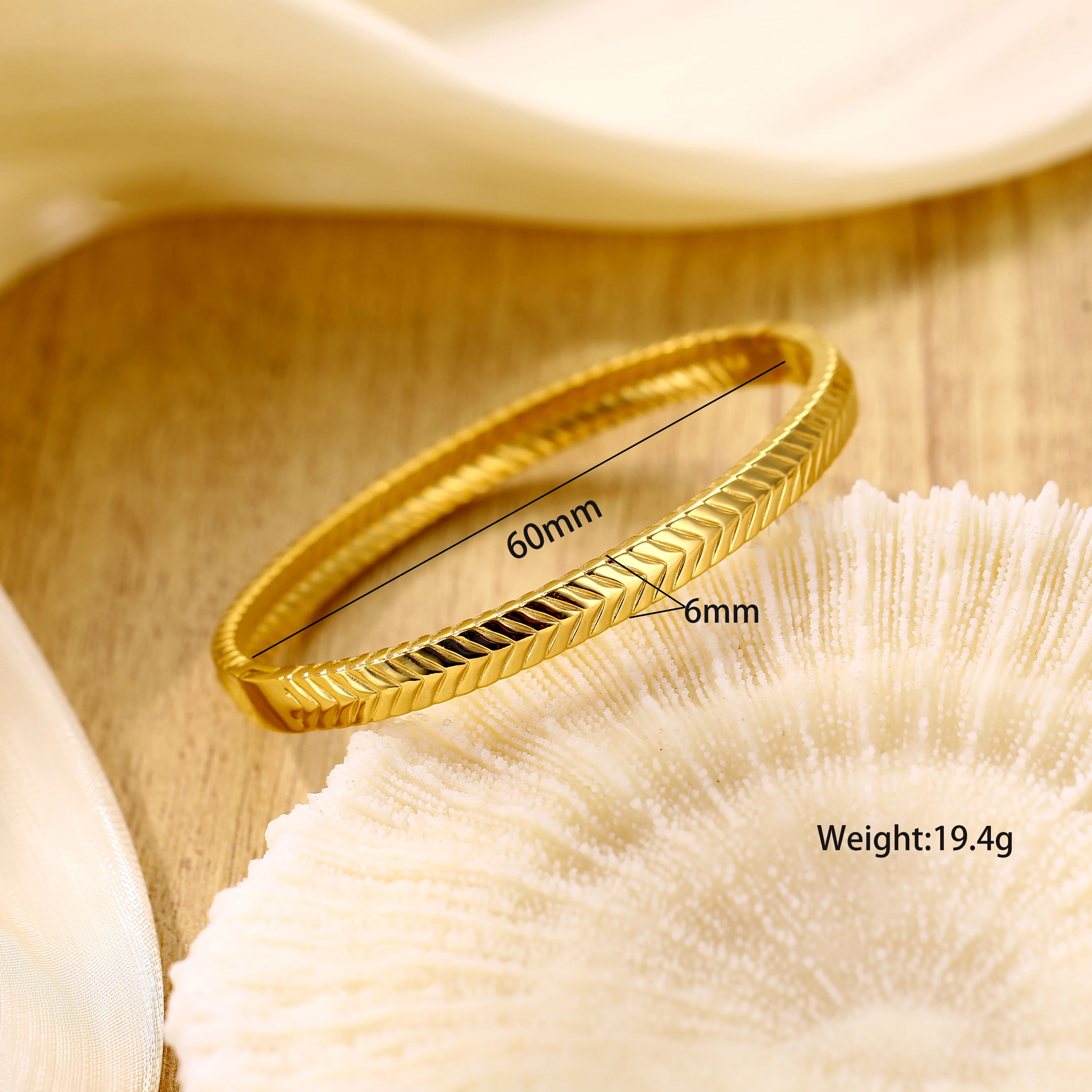 Women's Simple Fashion 18K Gold Plated Stainless Steel Bracelet Titanium Steel Oil Press Hand Jewelry