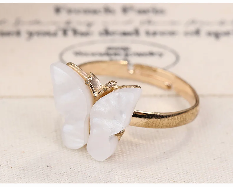 Ensemble de bijoux 4 pièces en  ex : collier, boucles d’oreilles, bracelet, bague