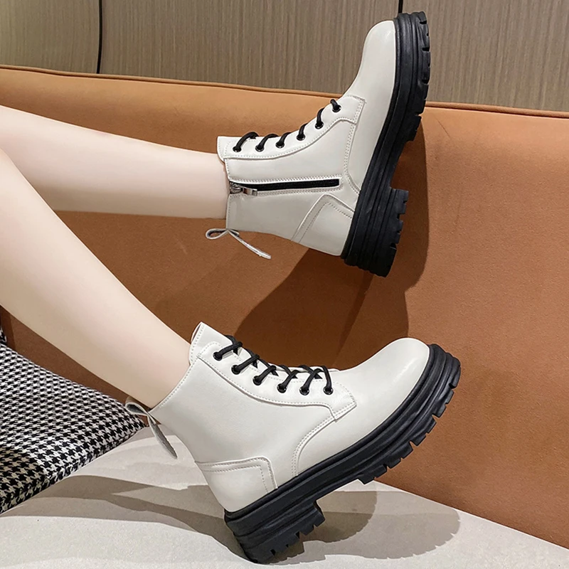 

Ботинки женские на среднем каблуке, с круглым носком, на молнии, из ПВХ