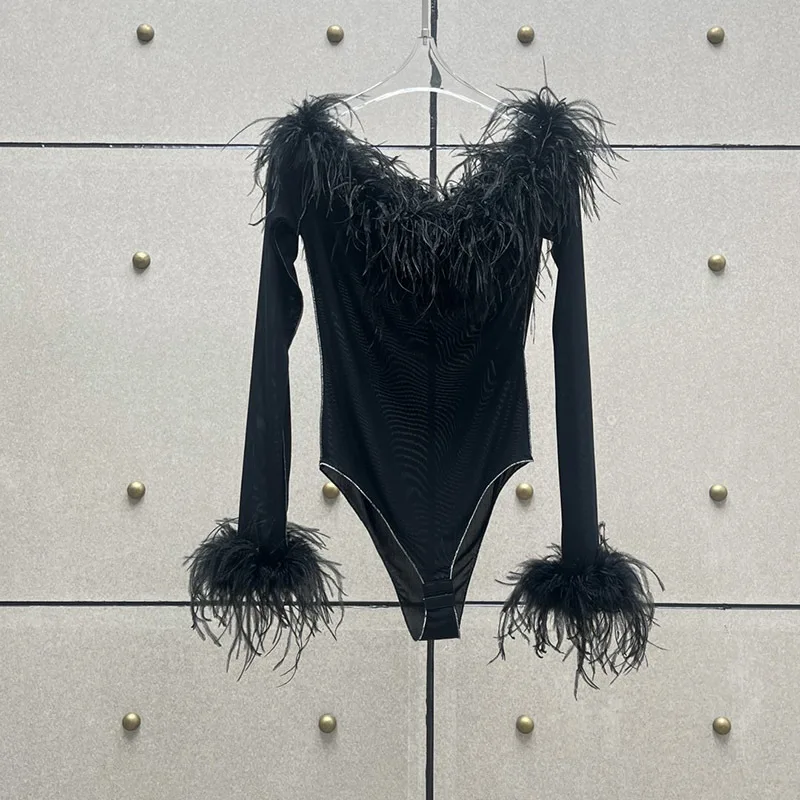 Рисунок 3 - Женский подиумный комбинезон с