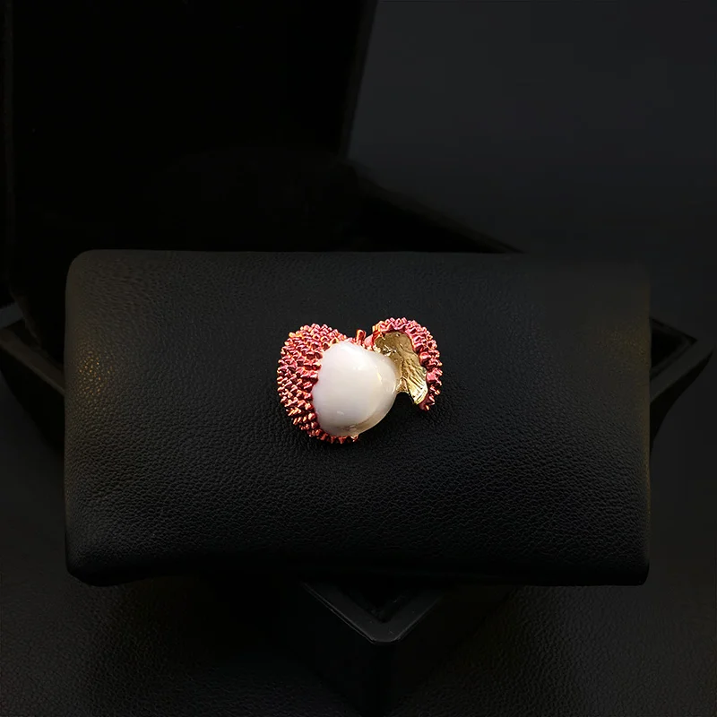 

Cute Design Lychee Fruit Brooch Women's High-End Suit Accessories All-Match Exquisite Small Pin Decorative Corsage Jewelry 5186