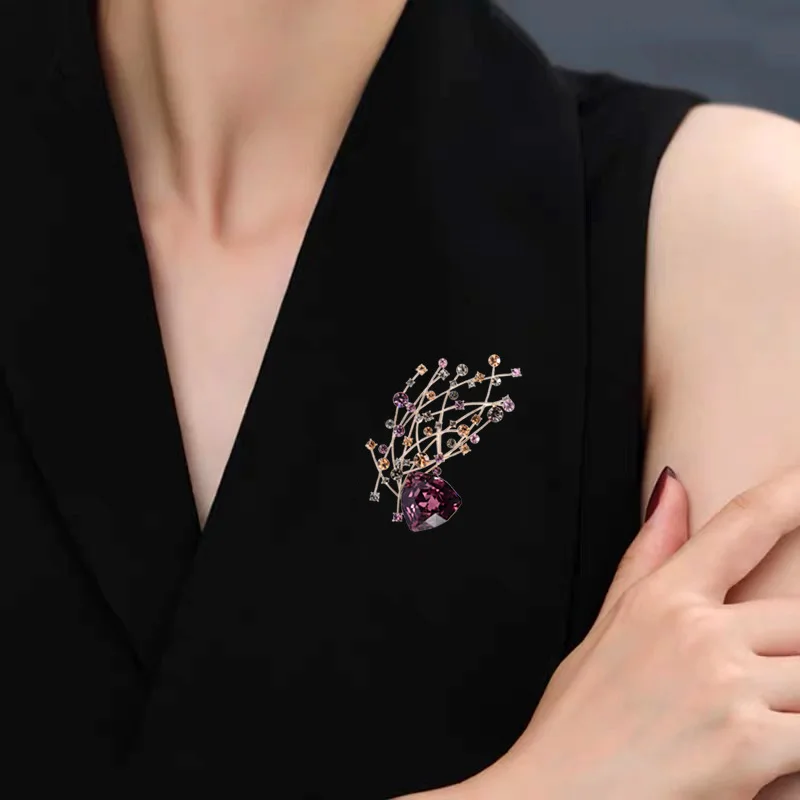 Exquisite Super Flash Imitation Crystal Flower Large Brooch High-grade Temperament Female Coat Coat Niche Design Sense Pin