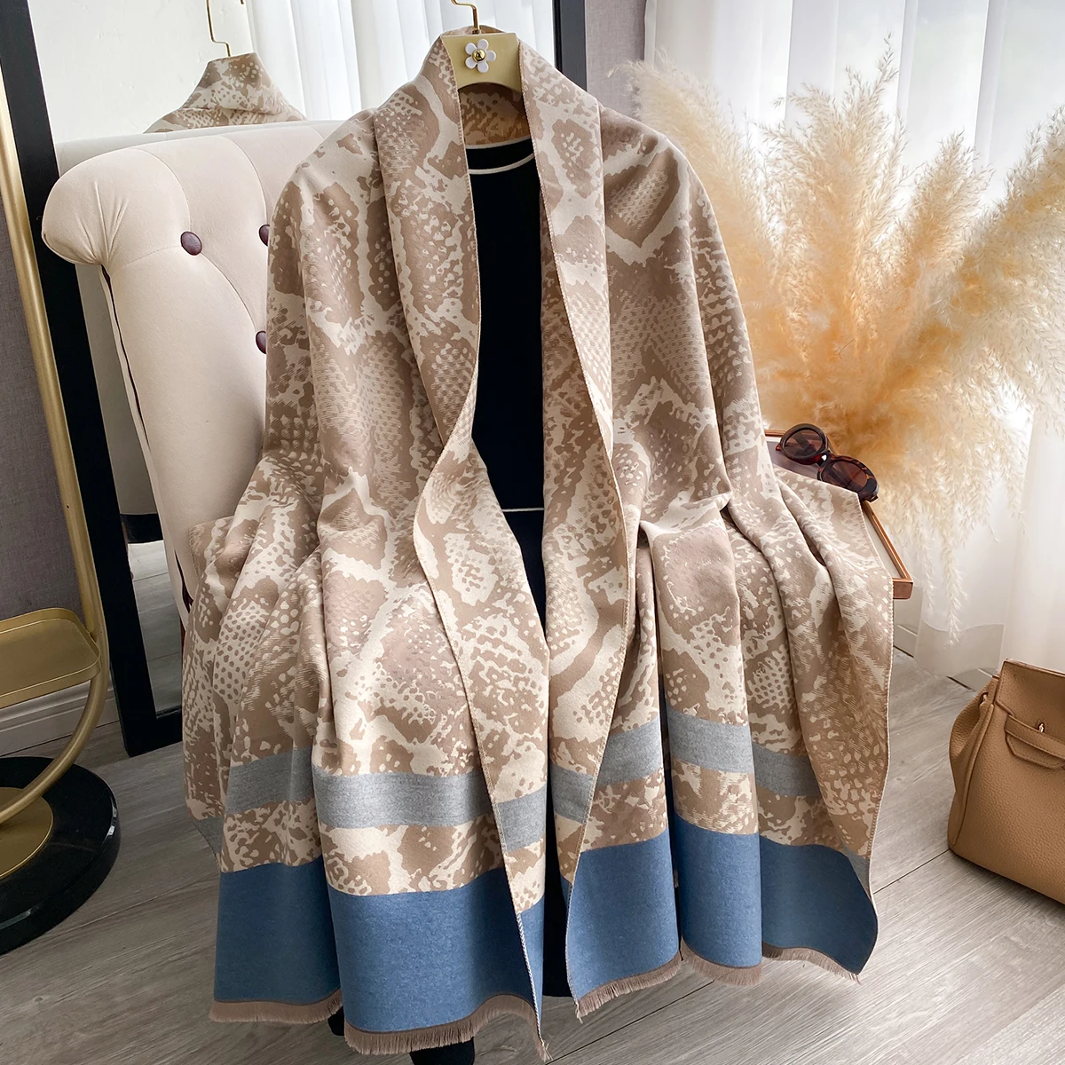 Luxury Autumn and Winter Cashmere Scarf Women New Warm Pashmina Blanket Poncho Scarves Fashion Snake-print Shawl Thick Bufanda