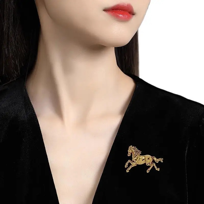 1pc Enamel Horse Racing Brooch For Women Unisex Alloy Animal Brooches Clothing Accessories Corsage Jewelry Gift