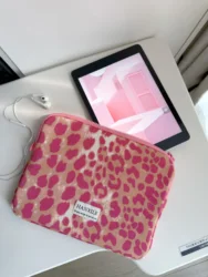 Chic Leopard Print Laptop Bag - Stylish Handbag - 15.6 - inch (Trendy Pink)