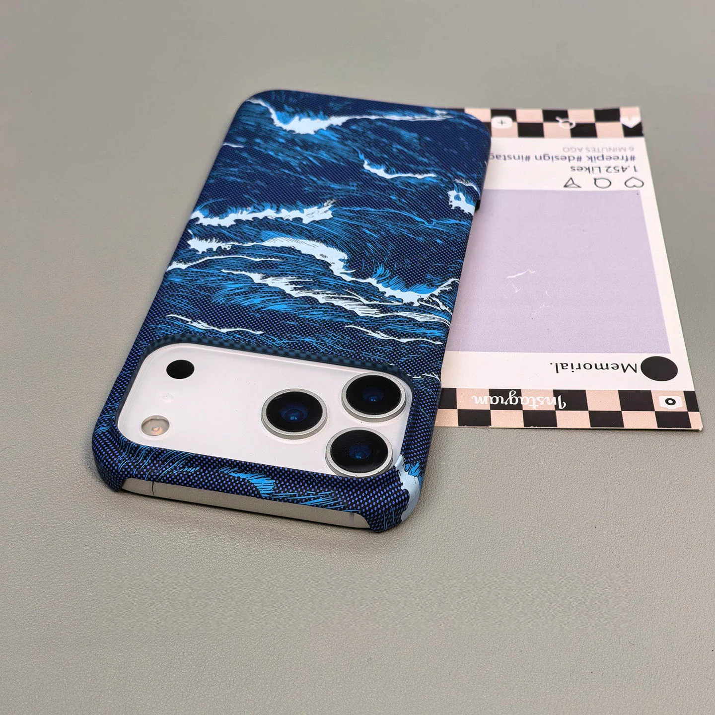 Sleek Carbon Fiber Kevlar Magnetic Wireless Charging Case