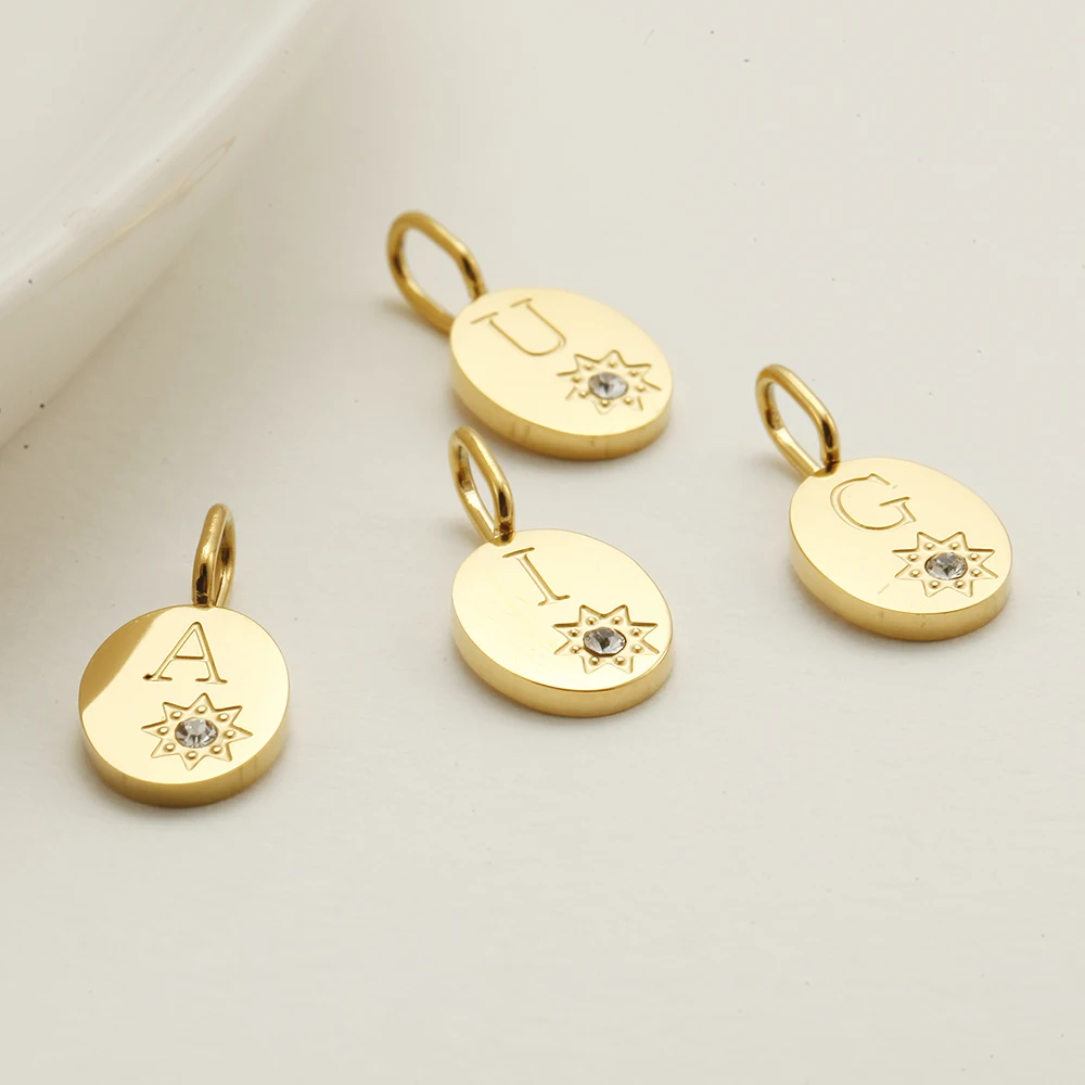 Edelstahl Buchstaben Anhänger goldene runde Plakette mit Zirkonia Initial Charms DIY Halskette Armband Frauen Schmuck Zubehör – Detail 5