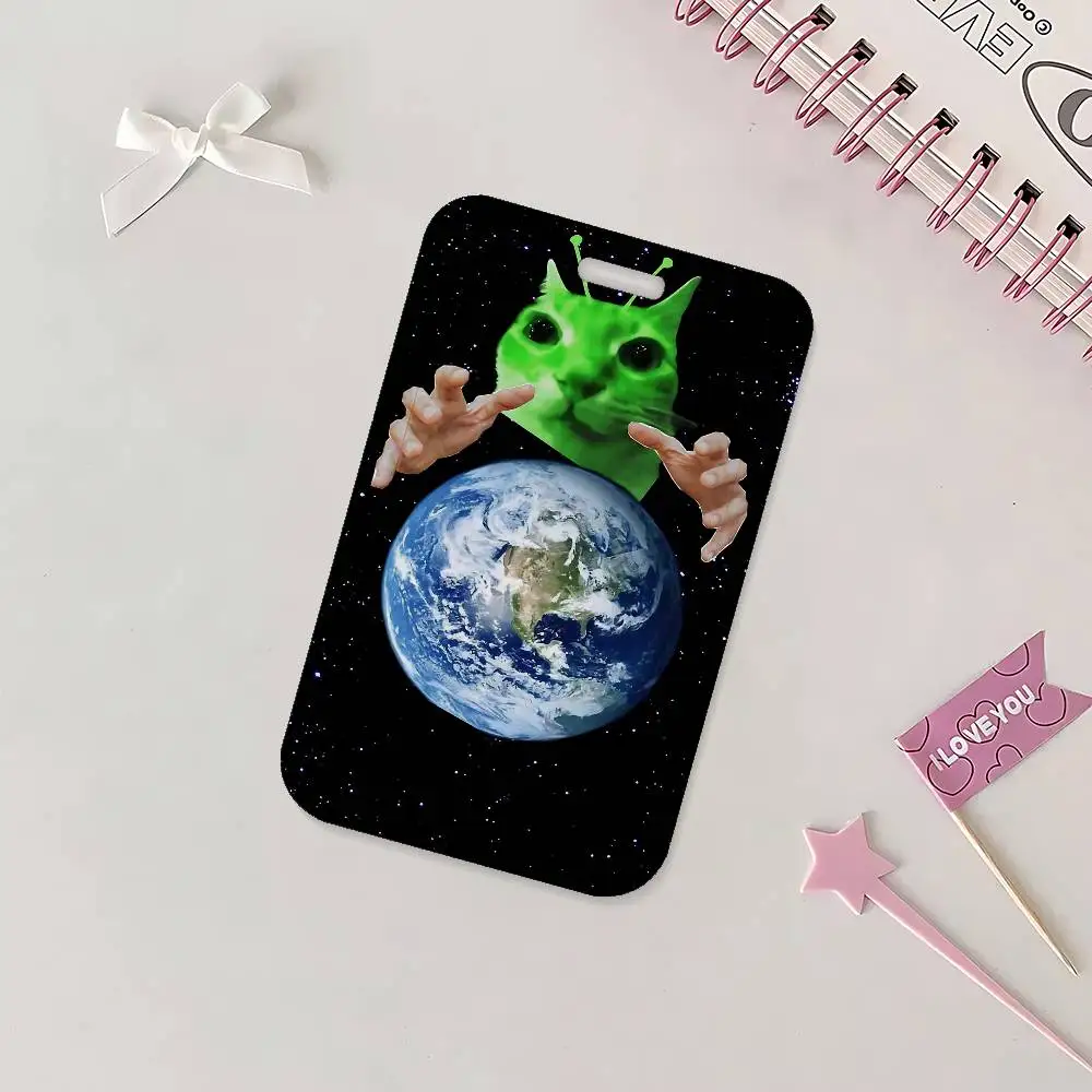 Lustiger Ausweishalter mit grünem Alien-Katzenmotiv und Umhängeband für Büro, Schule, Namenskarten und Ausweise – Detail 3