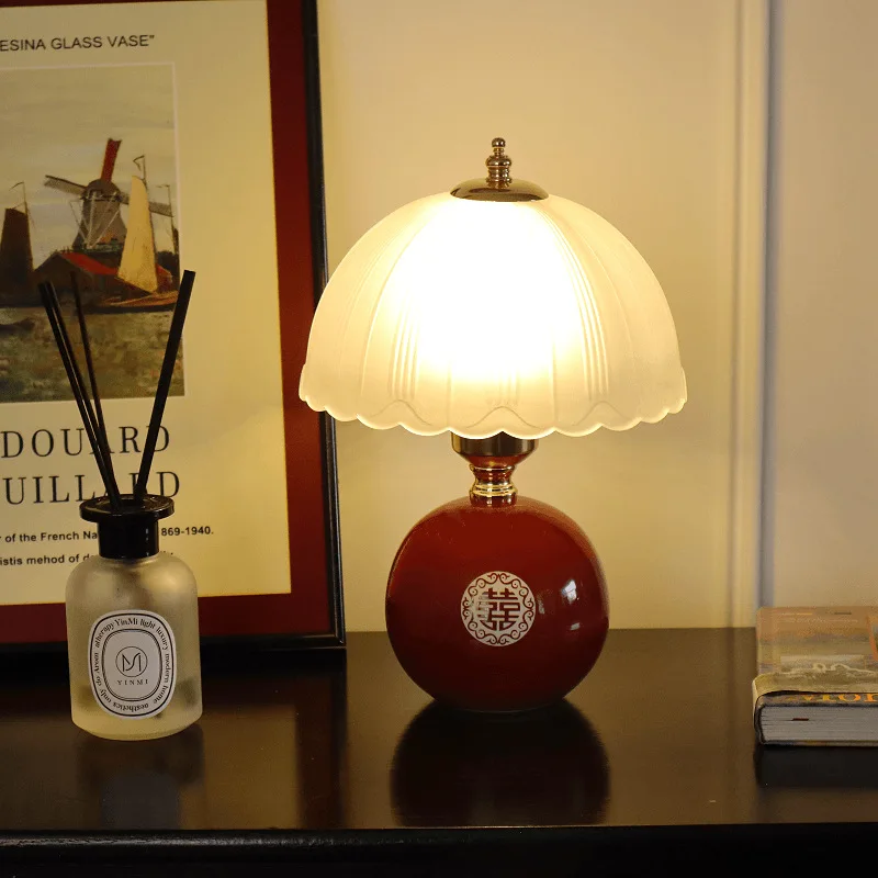 Cream style retro high-grade light luxury table lamp bedroomnew bedside table mushroom atmosphere small night lamp